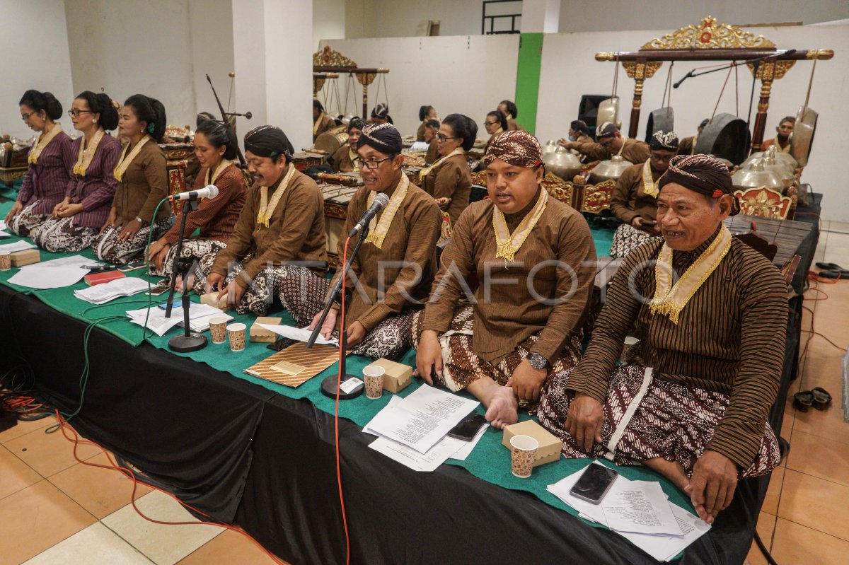 Gelar seni sastra macapat