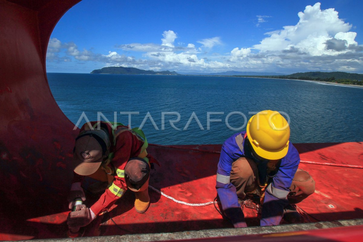 Perawatan Jembatan Merah Youtefa Jayapura