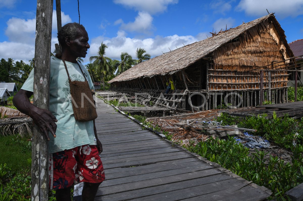 Rumah adat Suku Asmat di Papua Selatan | ANTARA Foto