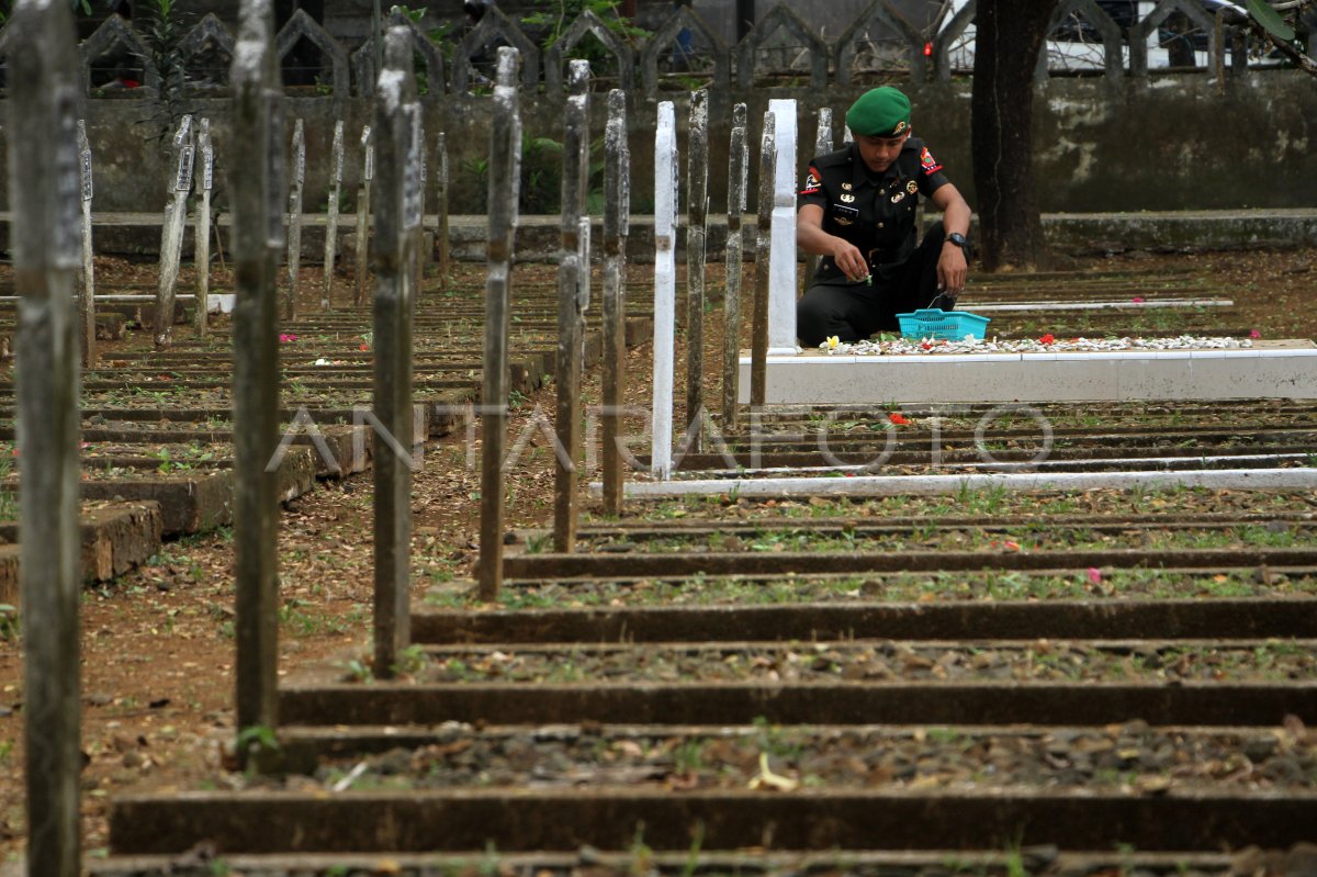 Ziarah makam pahlawan di Makassar
