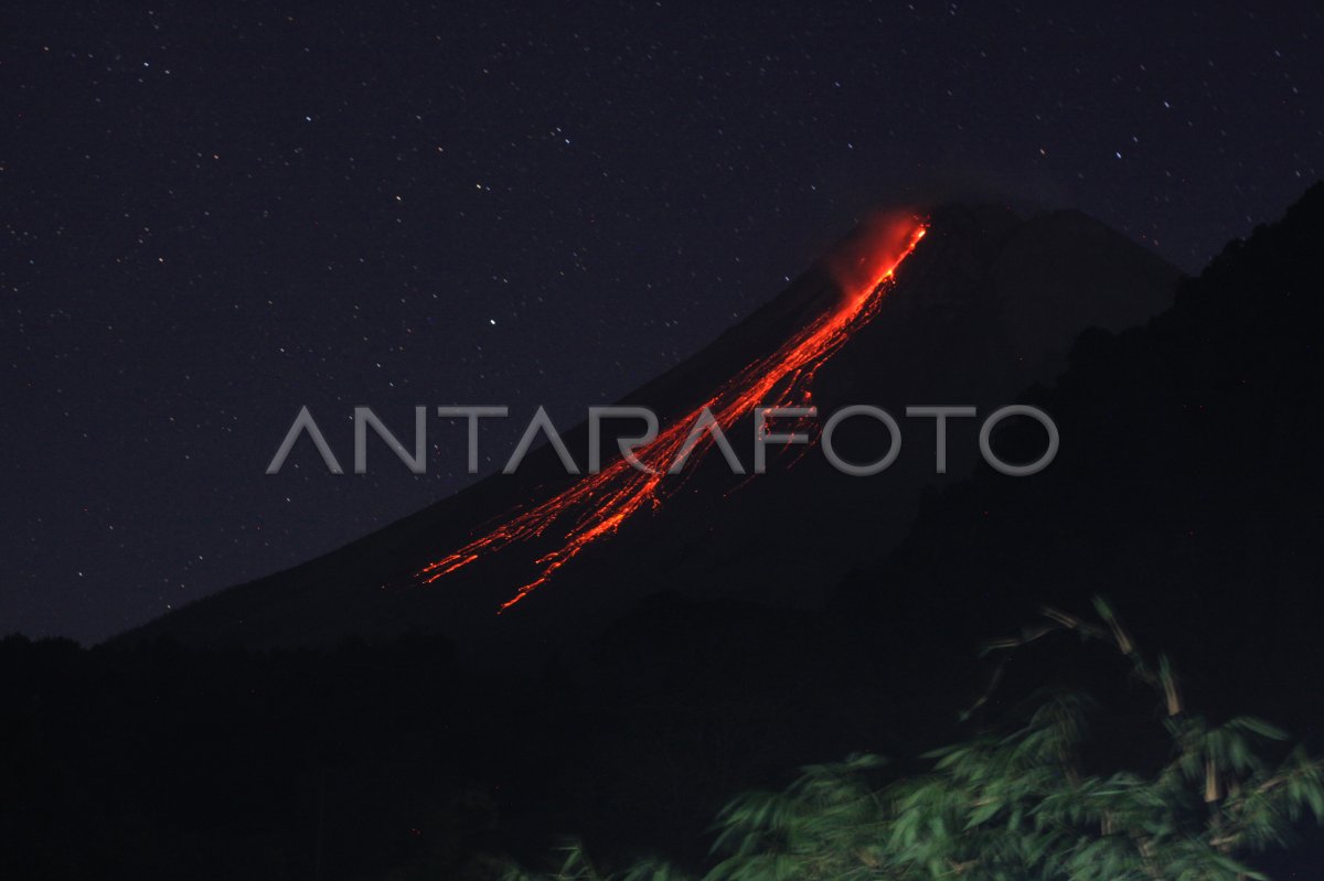 Lava Pijar Gunung Merapi Antara Foto