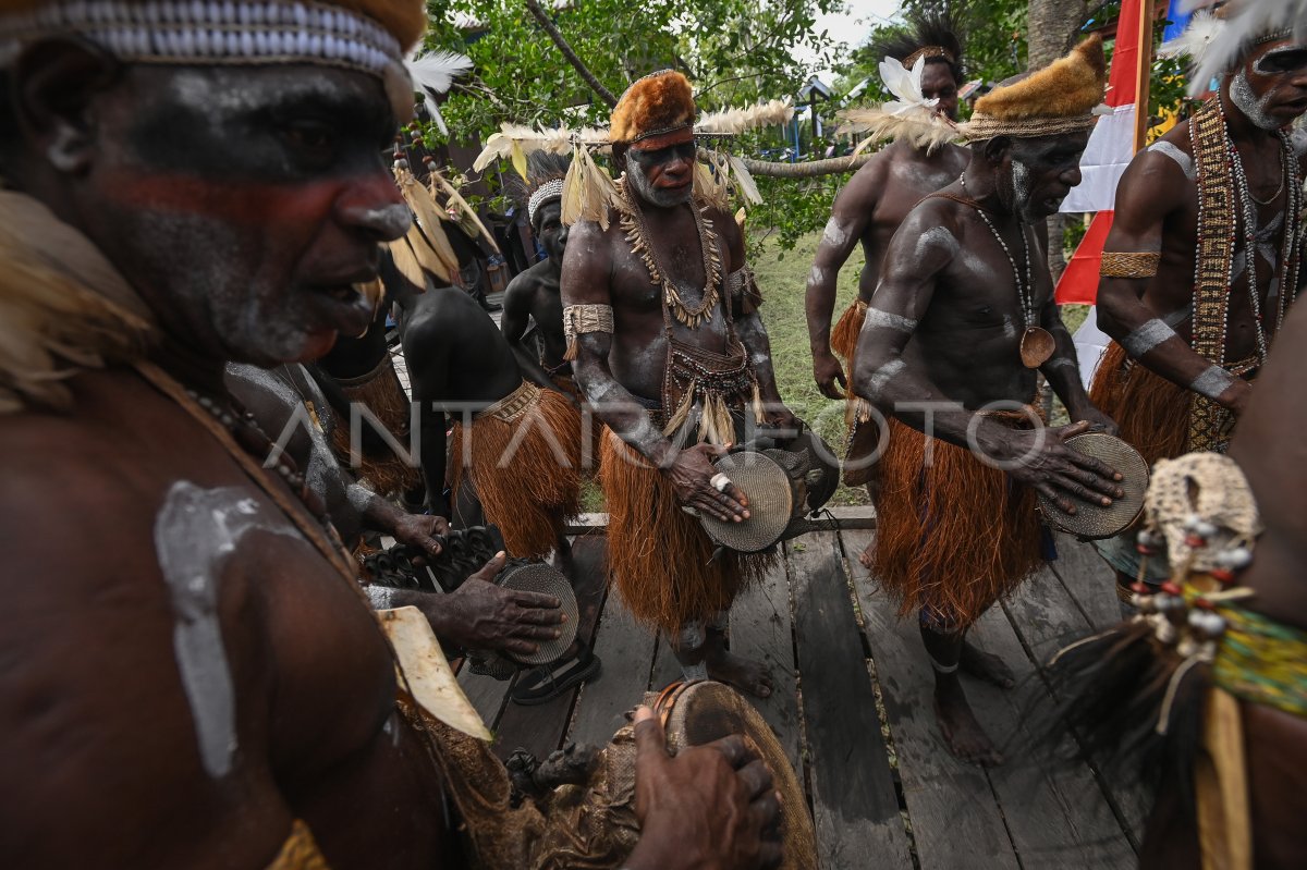 Masyarakat Suku Asmat di Papua Selatan