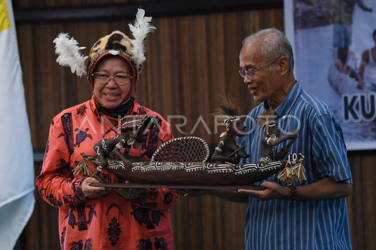 Mensos serahkan bantuan untuk masyarakat Asmat