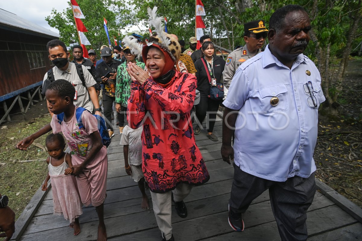 Mensos serahkan bantuan untuk masyarakat Asmat