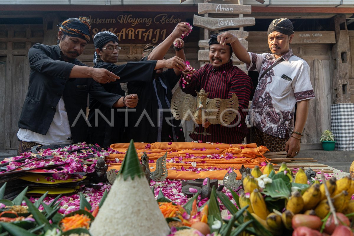 Merti Wayang Beber dan Kirab Garuda