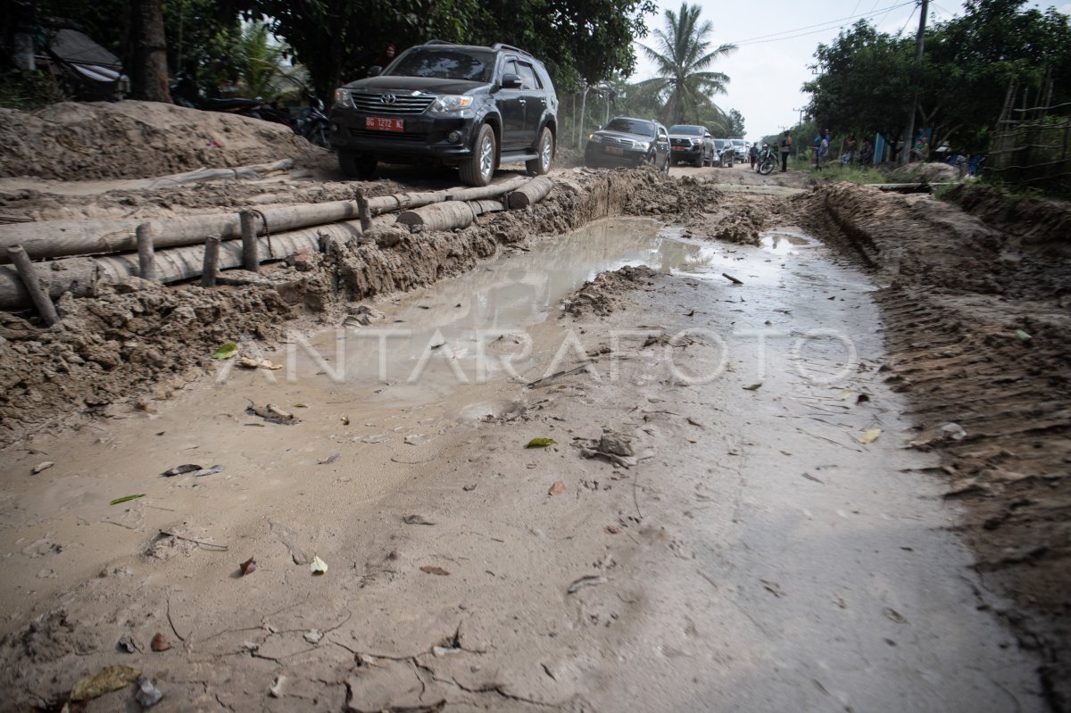 Jalan rusak di Cengal Ogan Komering Ilir