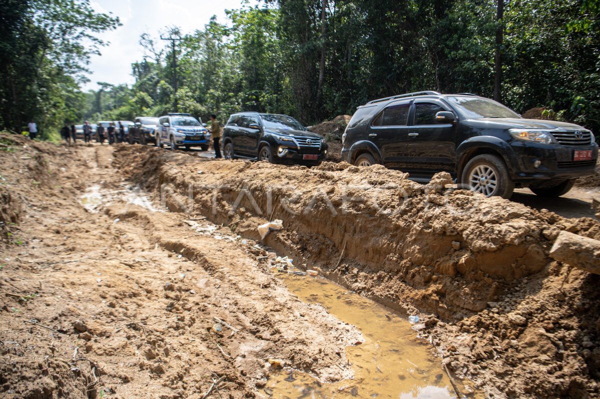 Jalan rusak di Cengal Ogan Komering Ilir