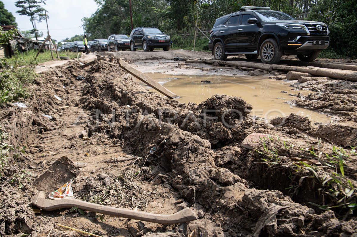 Jalan rusak di Cengal Ogan Komering Ilir