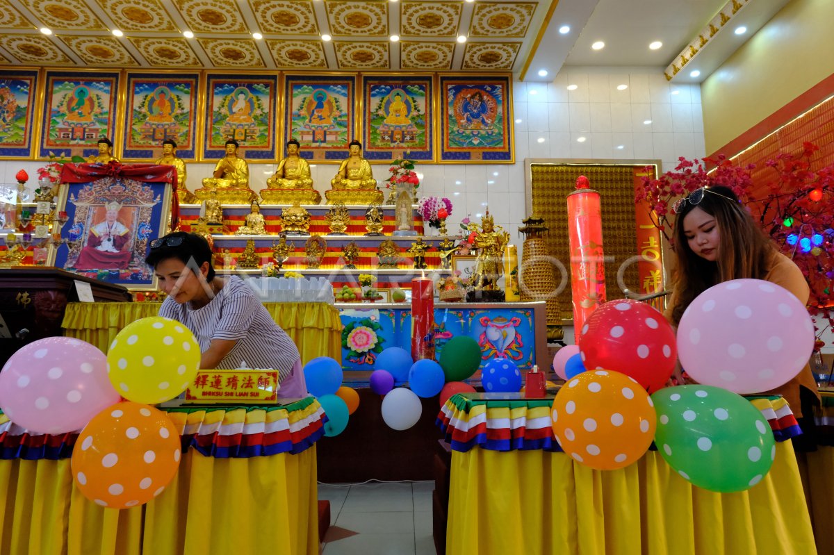 Persiapan hari raya Waisak di Kalimantan Barat