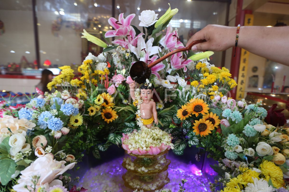 Ritual pemandian Buddha Rupang di Aceh