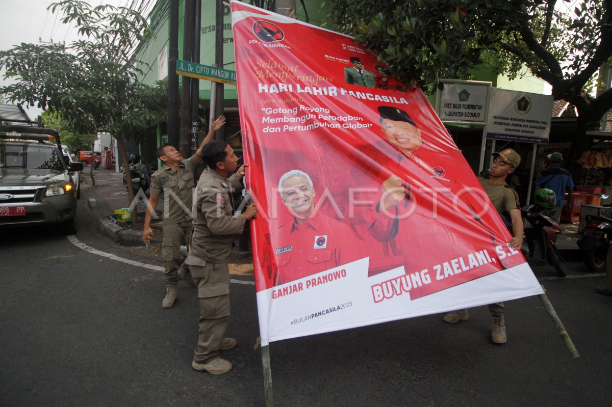 Penertiban Baliho Tak Berizin Antara Foto 