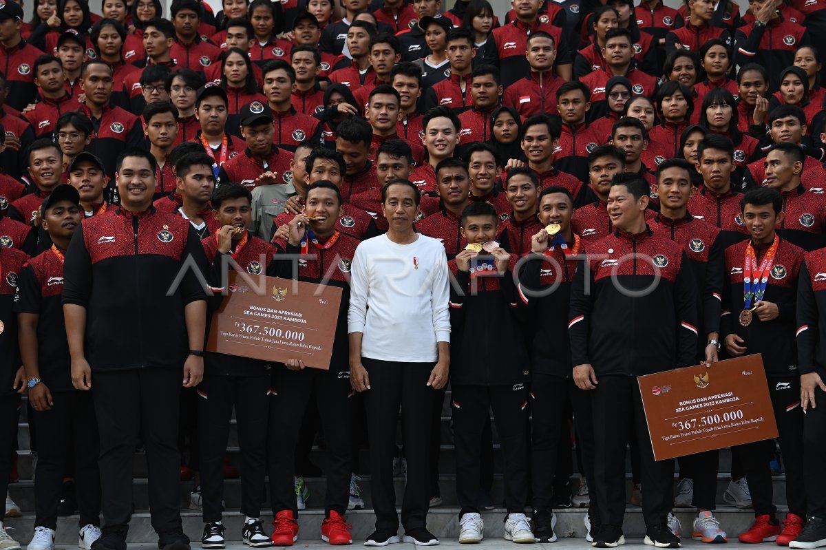Presiden Joko Widodo serahkan bonus SEA Games 2023