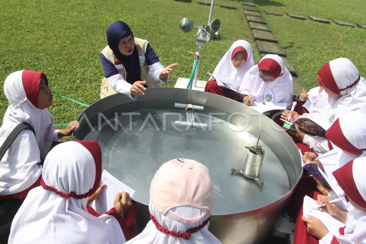 Pembelajaran tentang cuaca di BMKG Malang