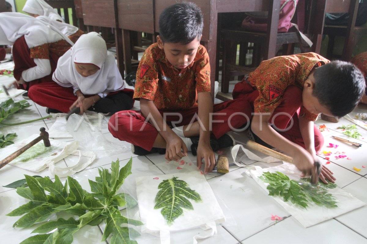 Edukasi pembuatan karya kreatif ecoprint