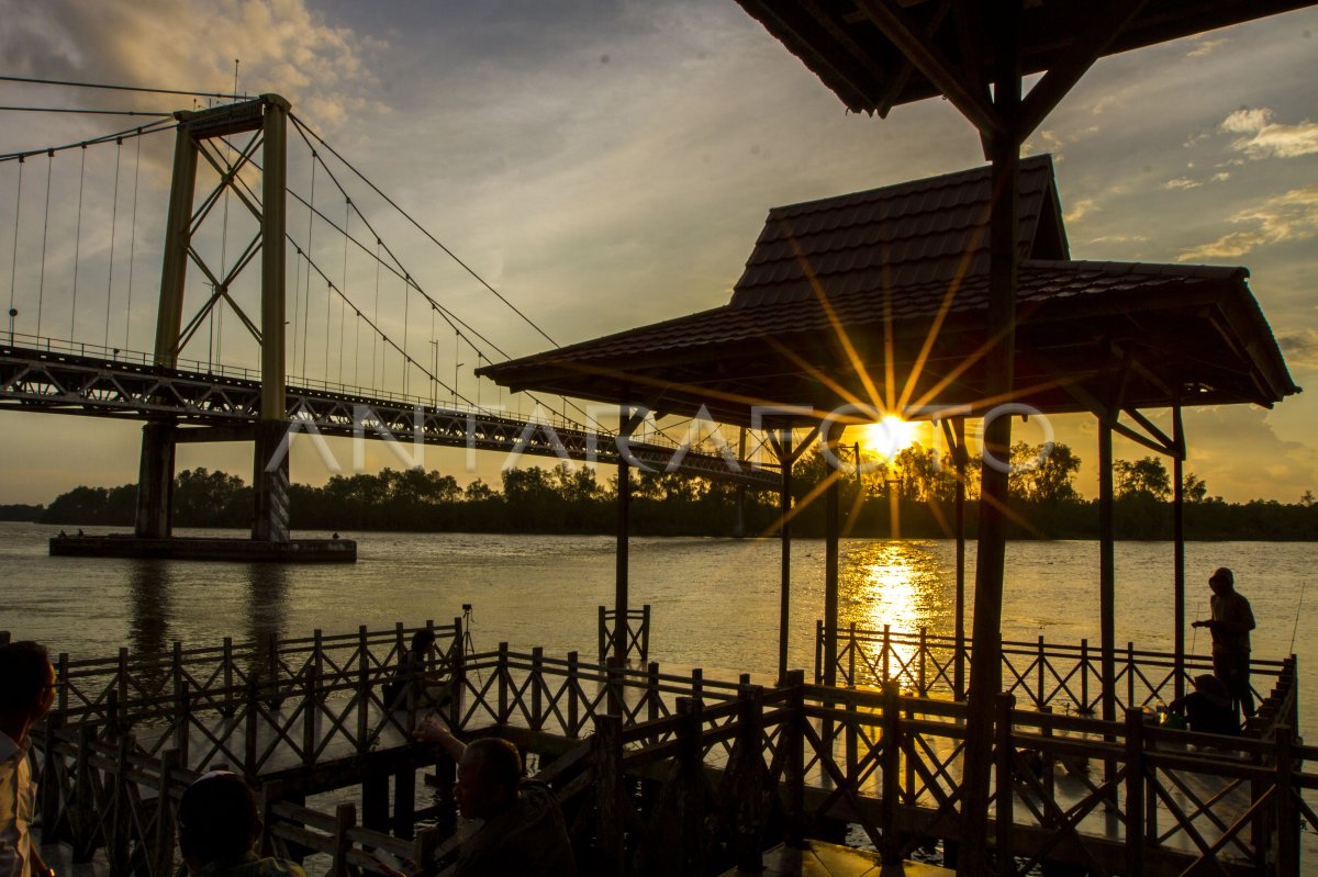 Jembatan Barito di Kalimantan Selatan | ANTARA Foto