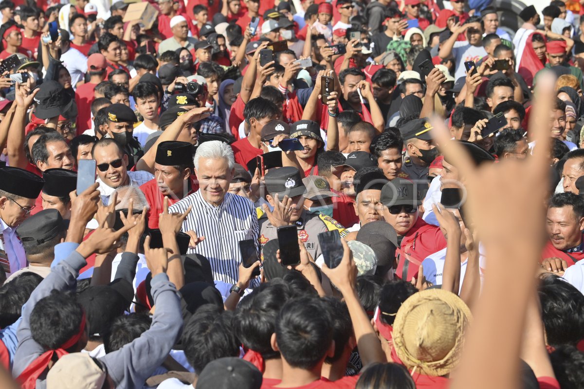 Ganjar Pranowo Temui Relawan Di NTB | ANTARA Foto