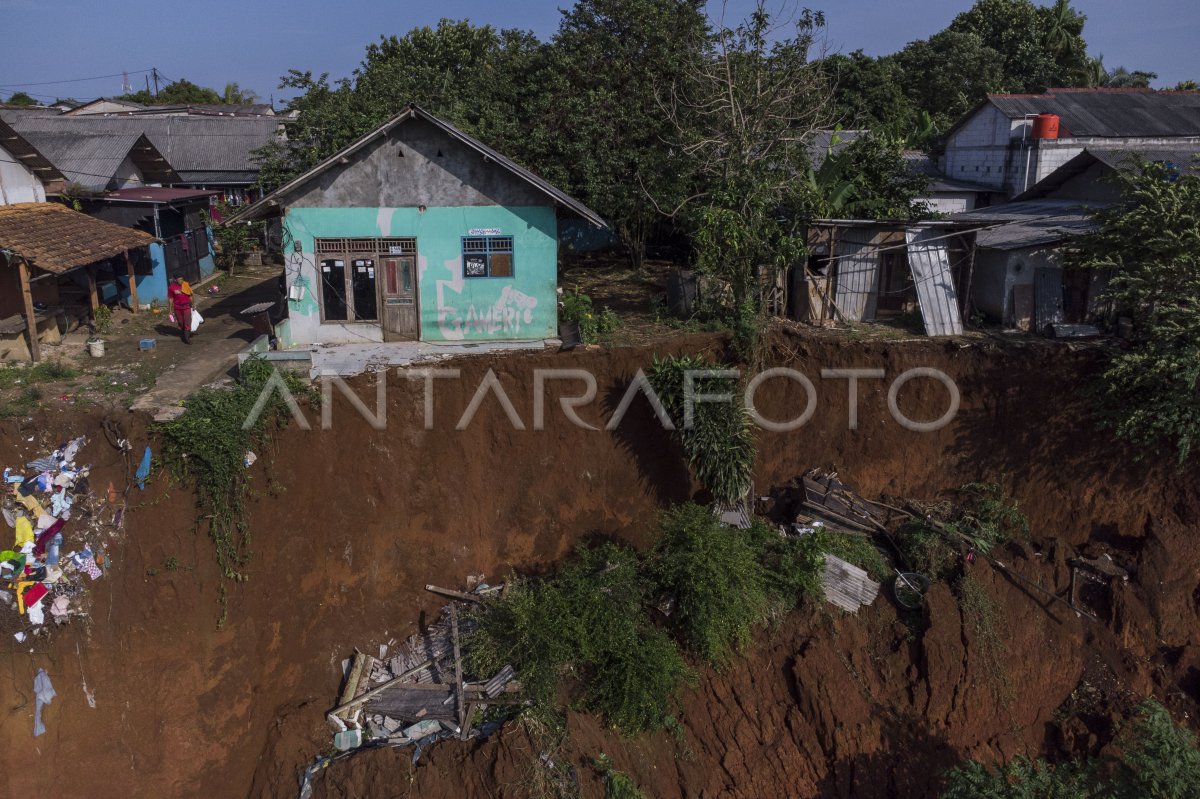 Rumah Warga Terdampak Longsor Antara Foto 7505