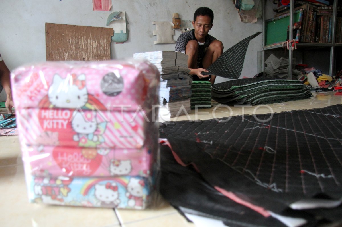Permintaan tas tempat pensil di Jombang meningkat