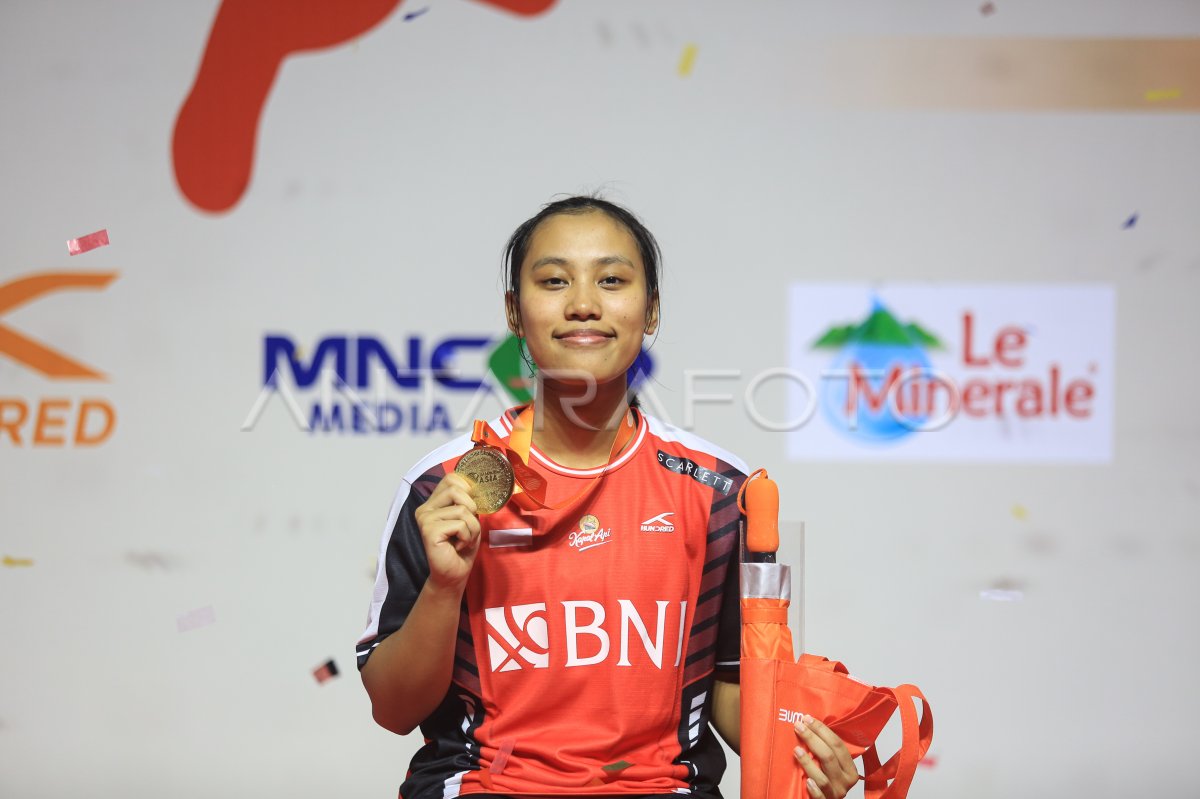 Juara tunggal putri Badminton Asia Junior