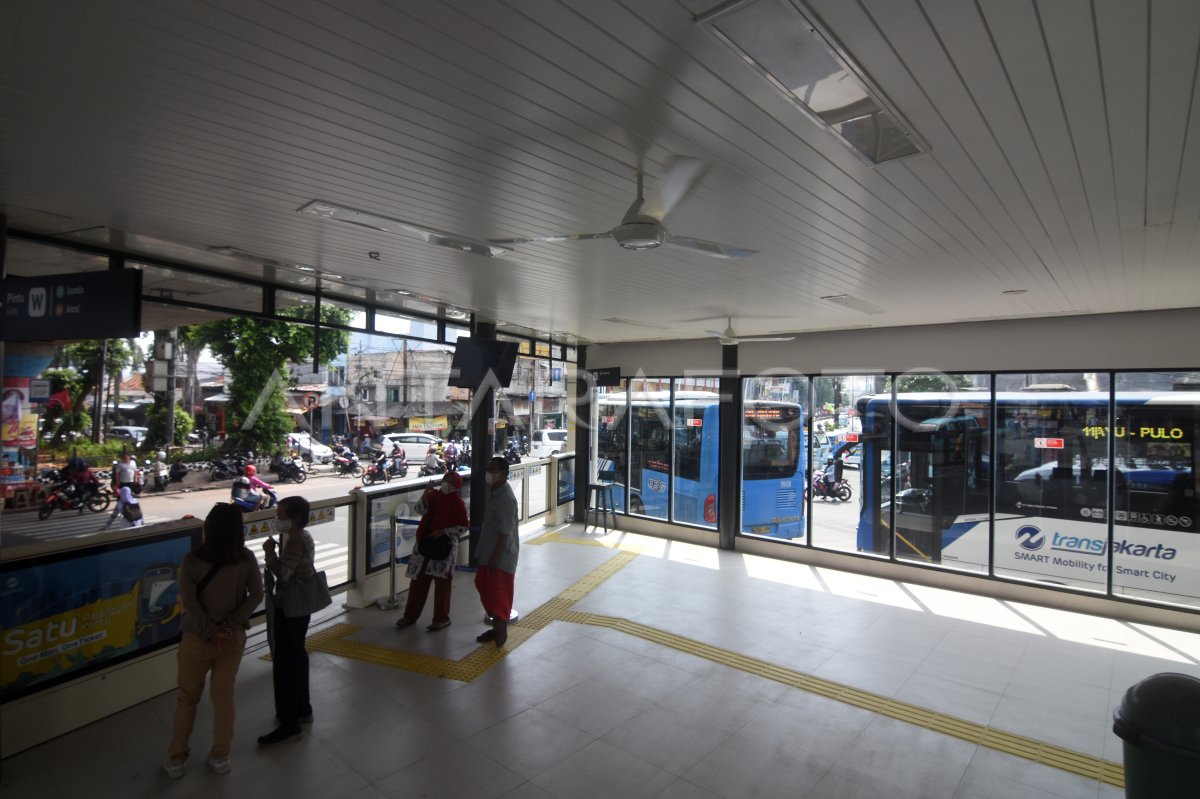 Halte TransJakarta Kampung Melayu Beroperasi Kembali | ANTARA Foto