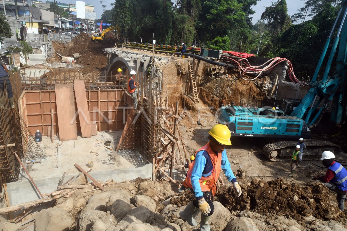 Progres Pembangunan Jembatan Otista Di Bogor | ANTARA Foto