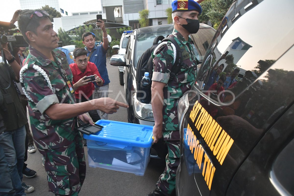 KPK Dan Puspom TNI Geledah Kantor Basarnas | ANTARA Foto