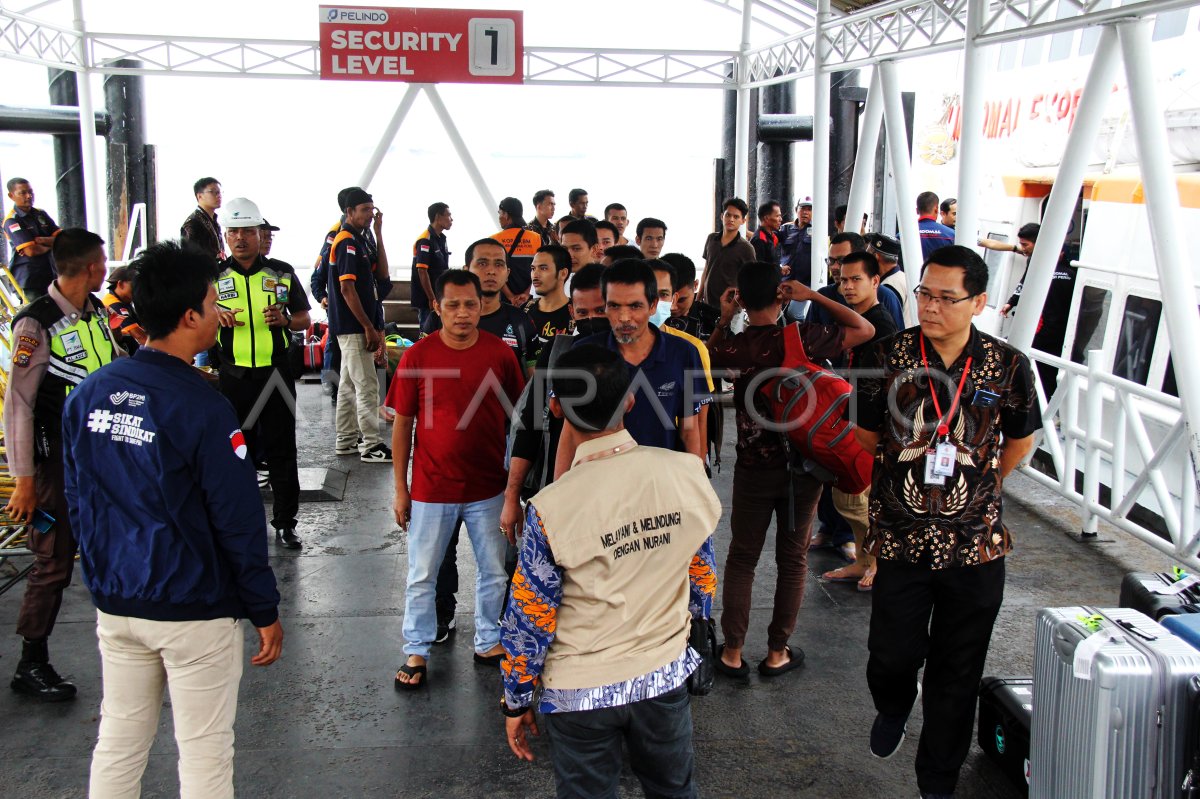 Malaysia deportasi 77 WNI ke Dumai