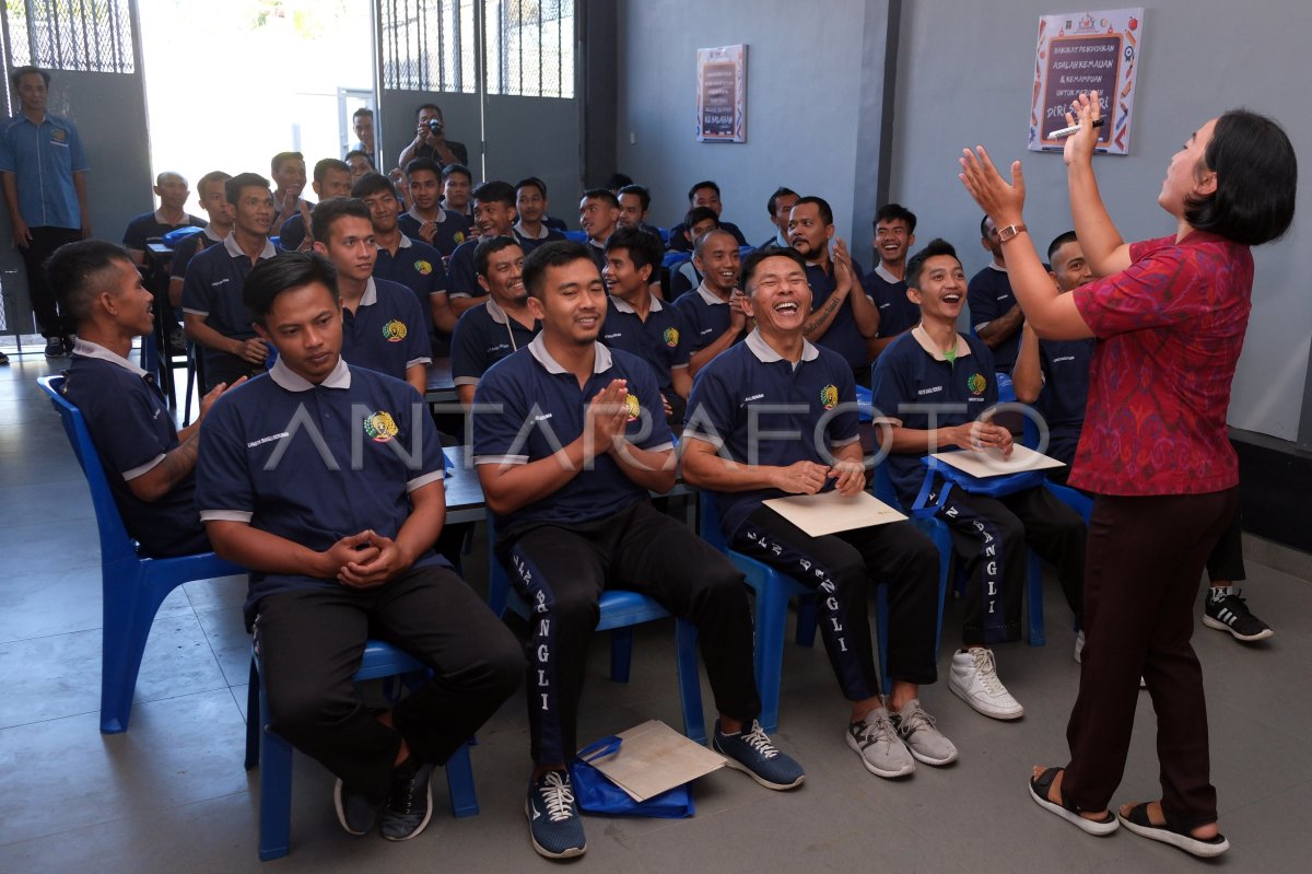 Program Pendidikan Kesetaraan Paket C Di Lapas | ANTARA Foto