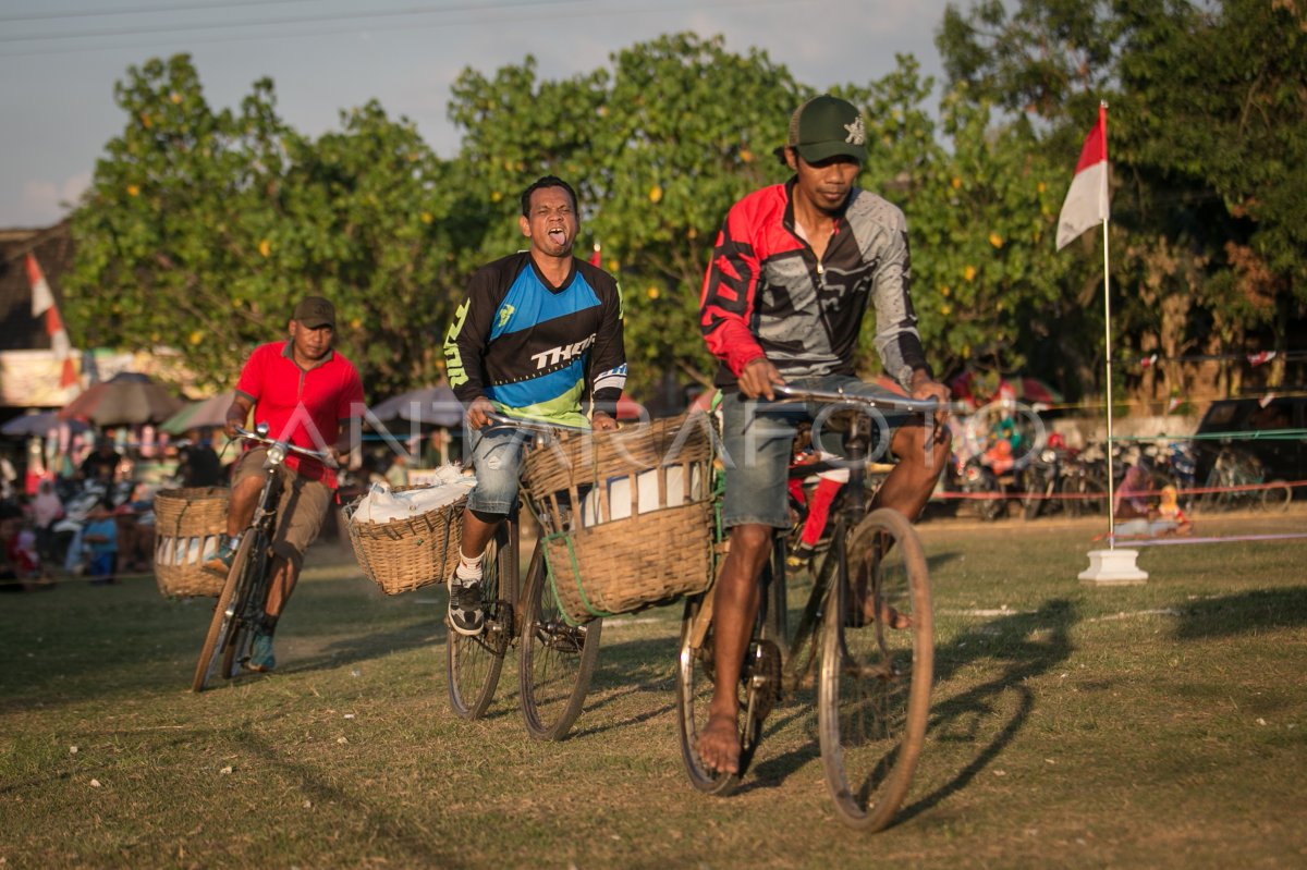 Lomba balap sepeda ontel dengan bronjong