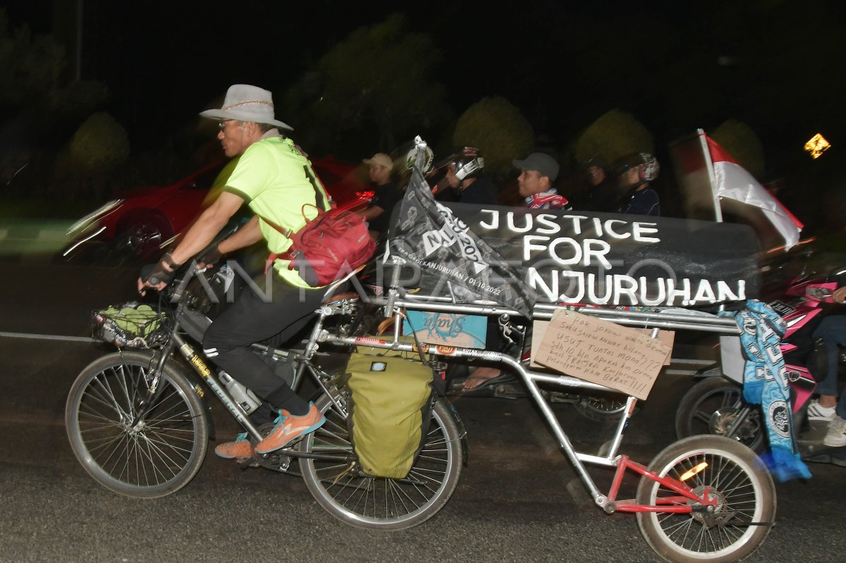 Aksi Solidaritas Bersepeda Untuk Korban Tragedi Kanjuruhan | ANTARA Foto