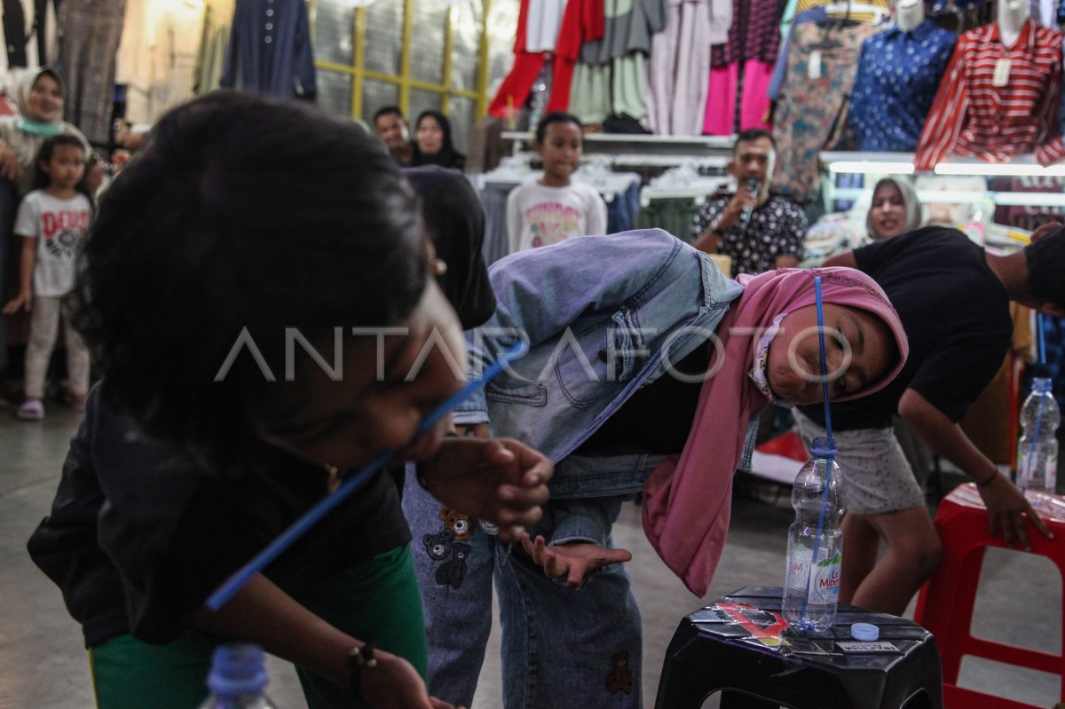 Perlombaan Hut Ke Ri Di Pasar Tradisional Antara Foto