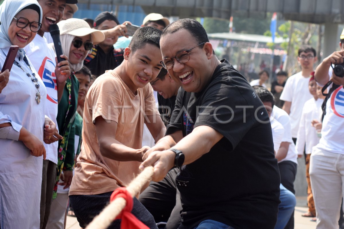 Anies Baswedan Ikuti Lomba HUT Kemerdekaan RI | ANTARA Foto