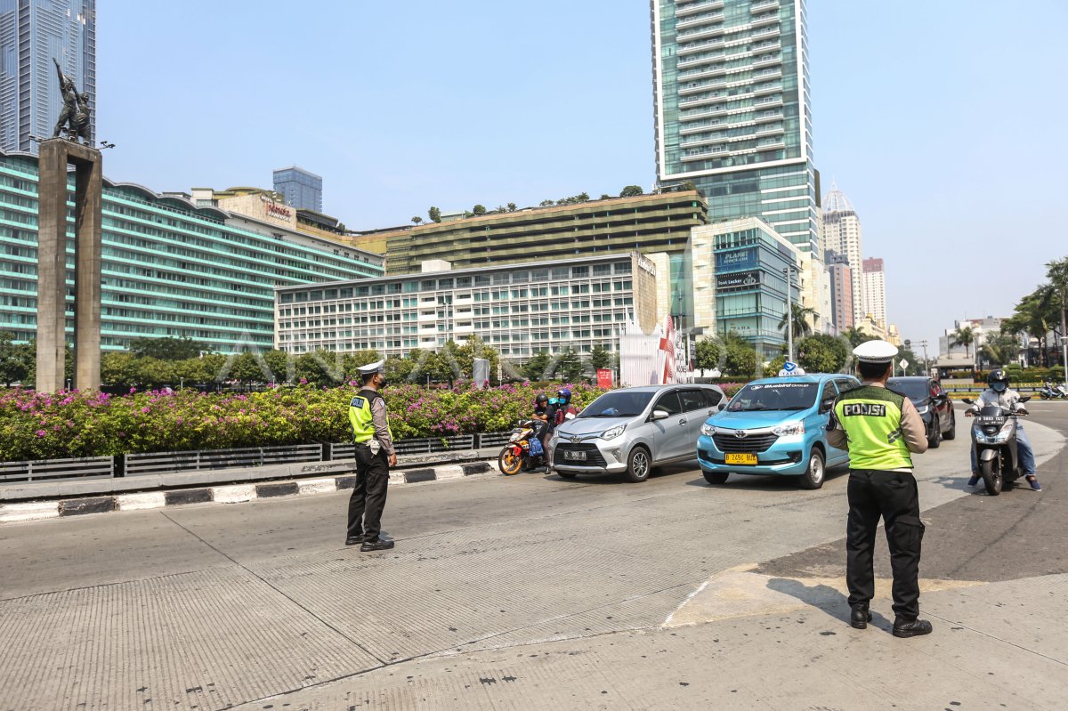 Penghormatan saat detik-detik proklamasi di Jakarta