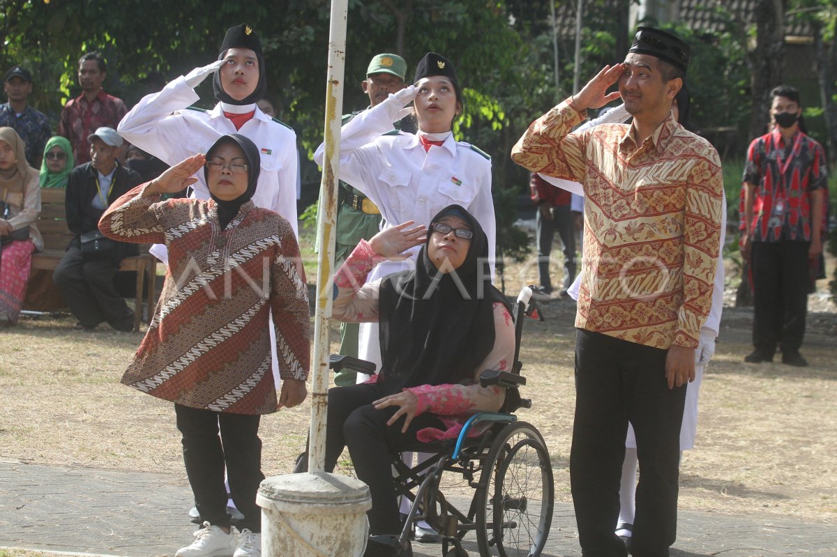 Upacara bendera penyandang disabilitas di Malang