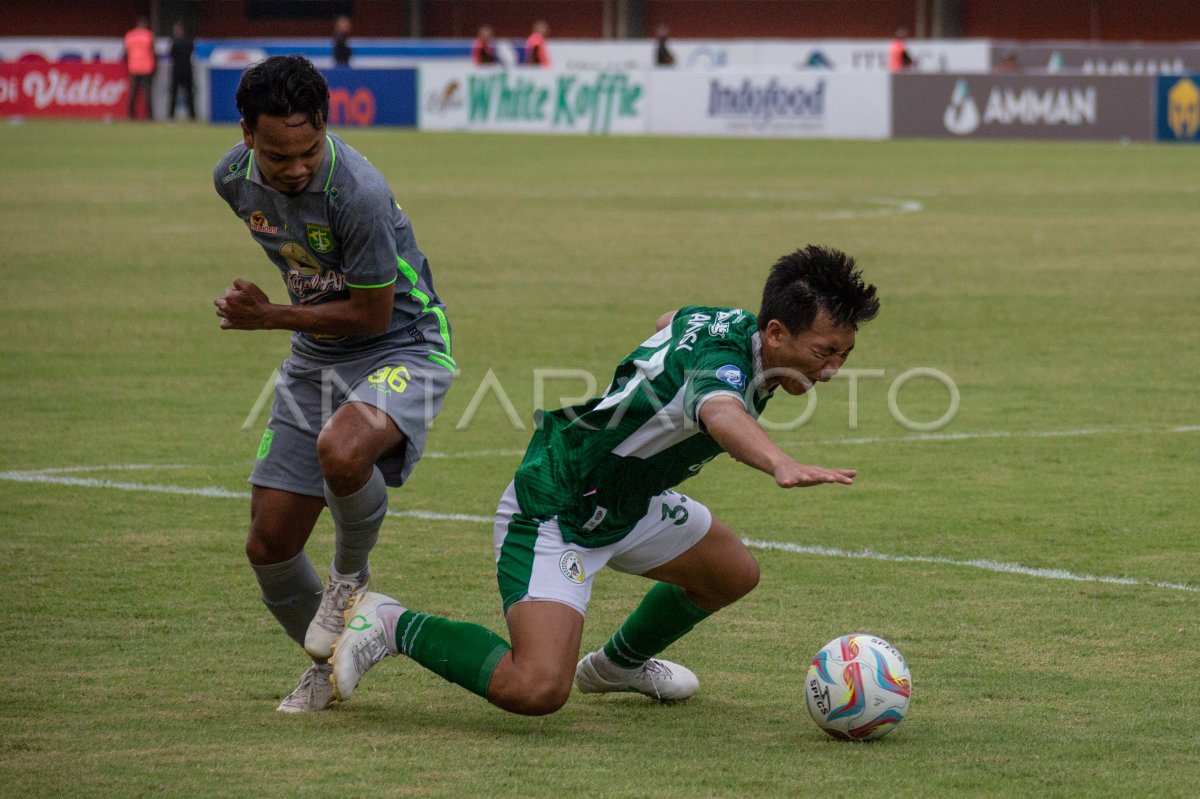 PSS Sleman imbang melawan Persebaya Surabaya