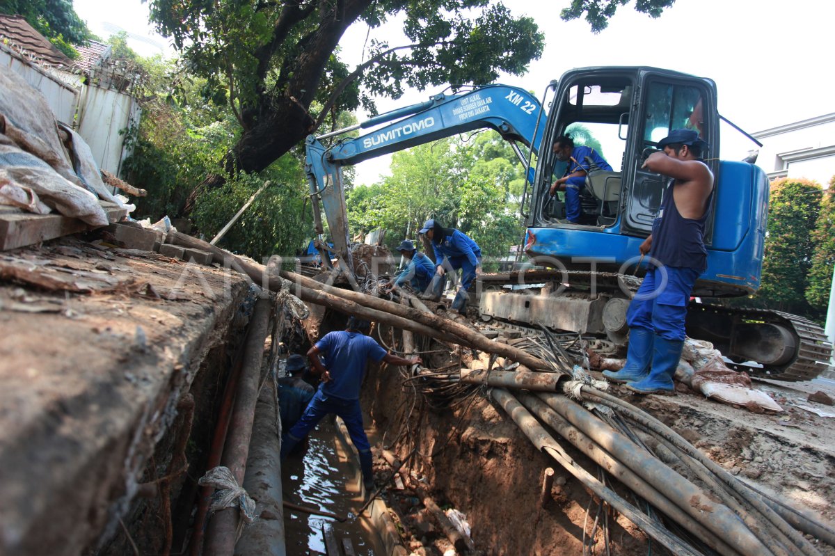 Pembangunan Drainase Di Jakarta Pusat | ANTARA Foto