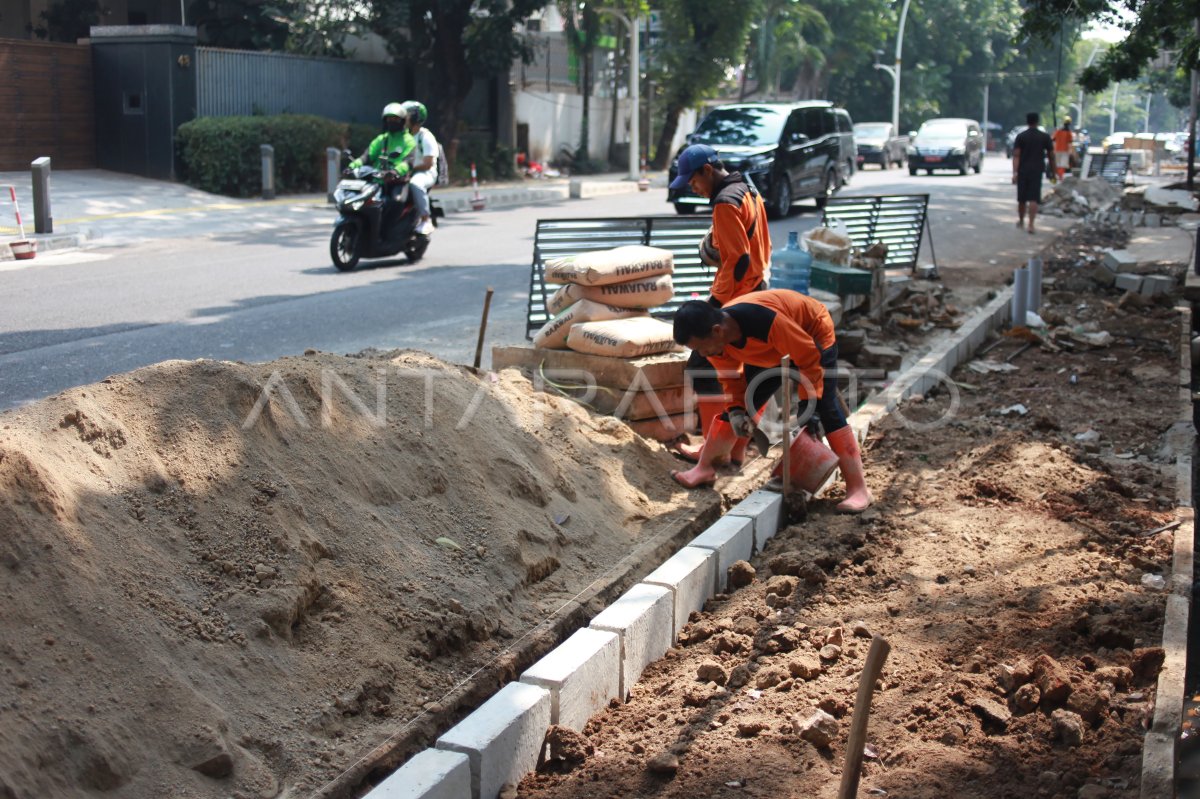 Revitalisasi Trotoar Jakarta Antara Foto 9393