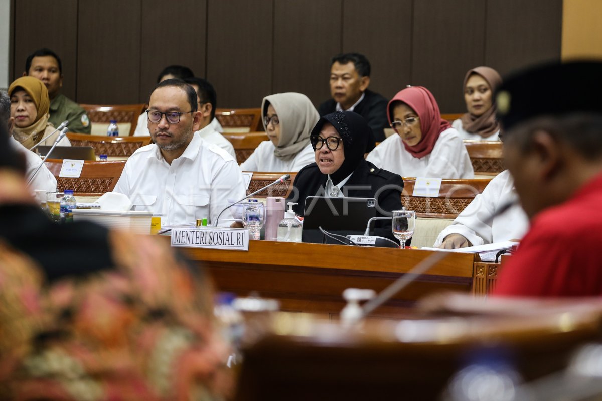 Raker Menteri Sosial dengan Komisi VIII DPR