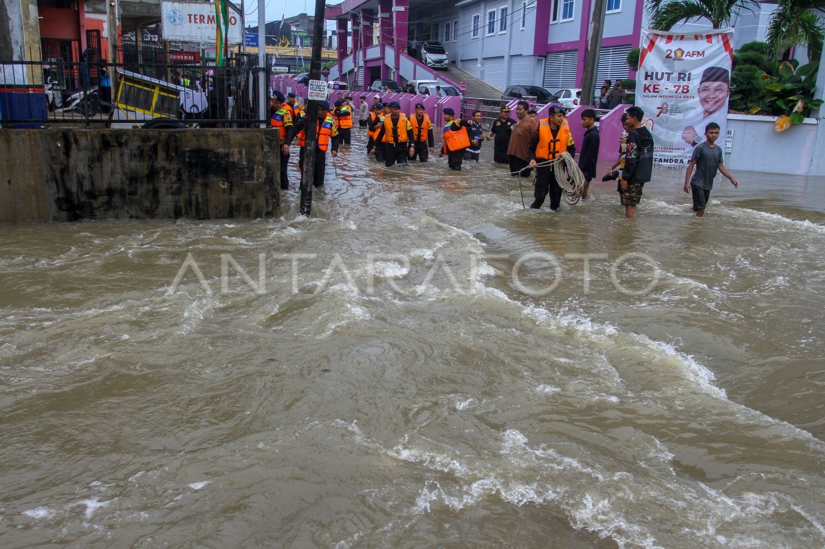 Banjir Di Pekanbaru Antara Foto