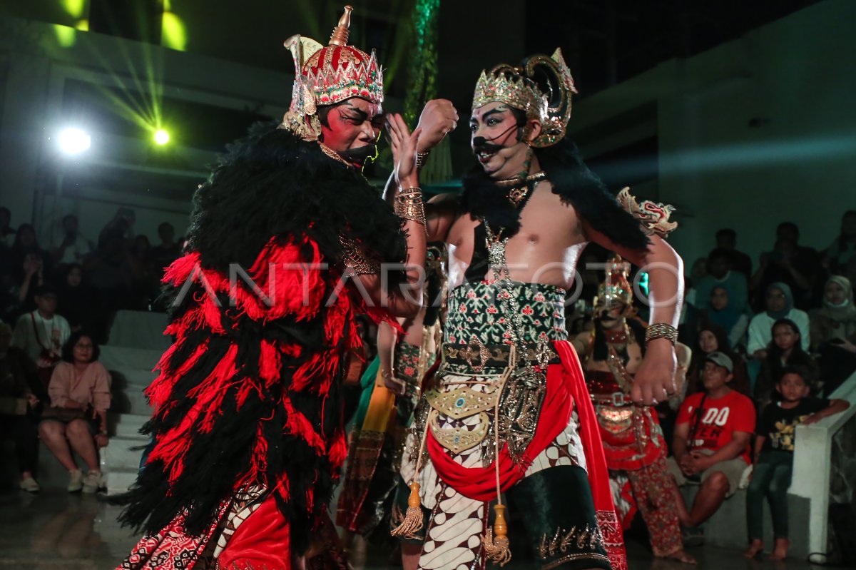 Pementasan wayang orang di kota lama Semarang