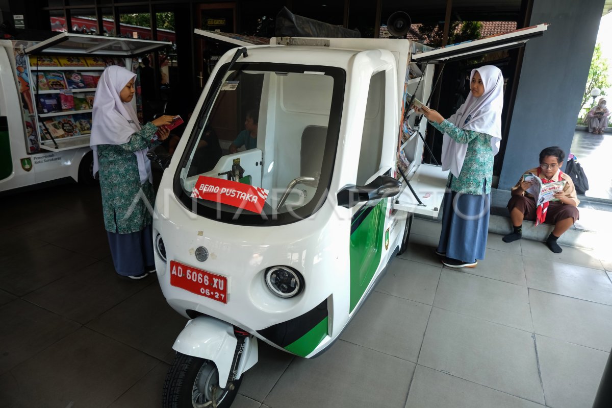 Hari kunjung perpustakaan di Solo