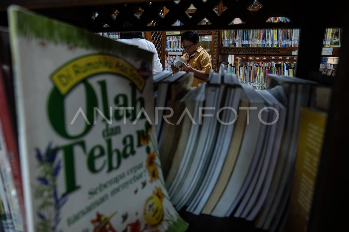 Hari kunjung perpustakaan di Solo