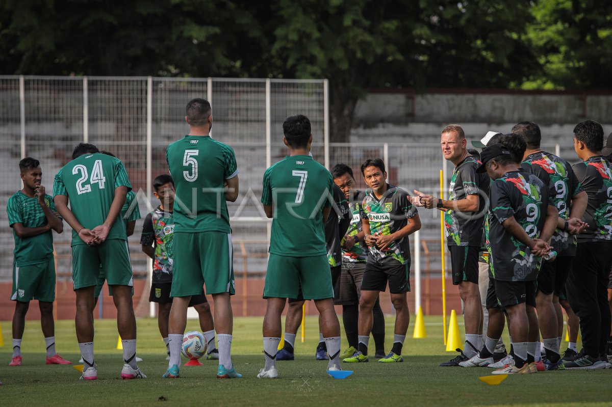 Pelatih baru Persebaya Surabaya