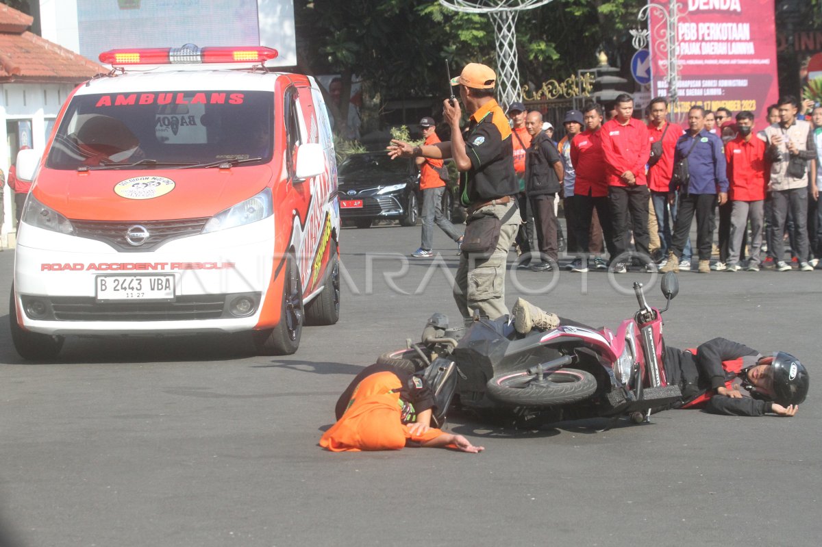 Simulasi Penanganan Korban Kecelakaan Di Malang | ANTARA Foto