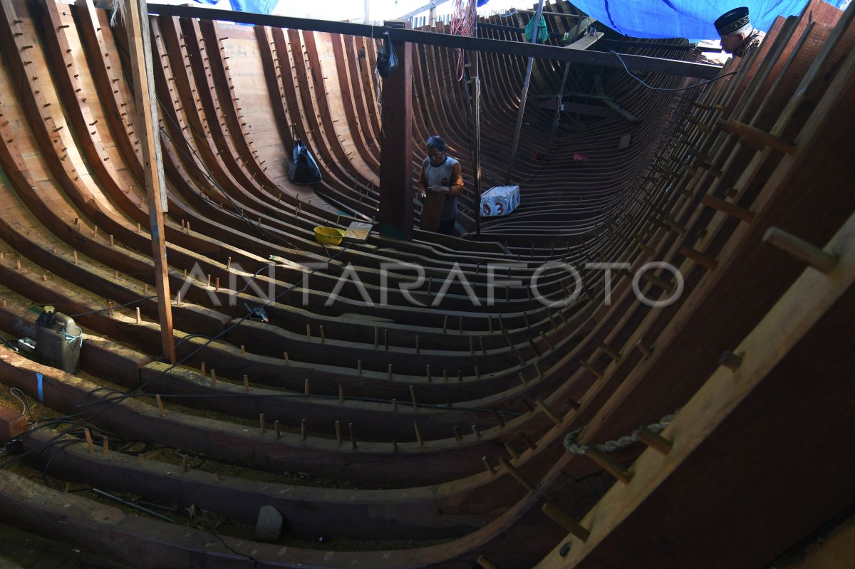 Pembuatan Kapal Kayu Antara Foto Pembuatan Kapal Kayu Antara Foto
