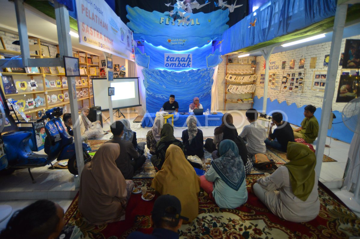 Festival literasi Tanah Ombak di Padang
