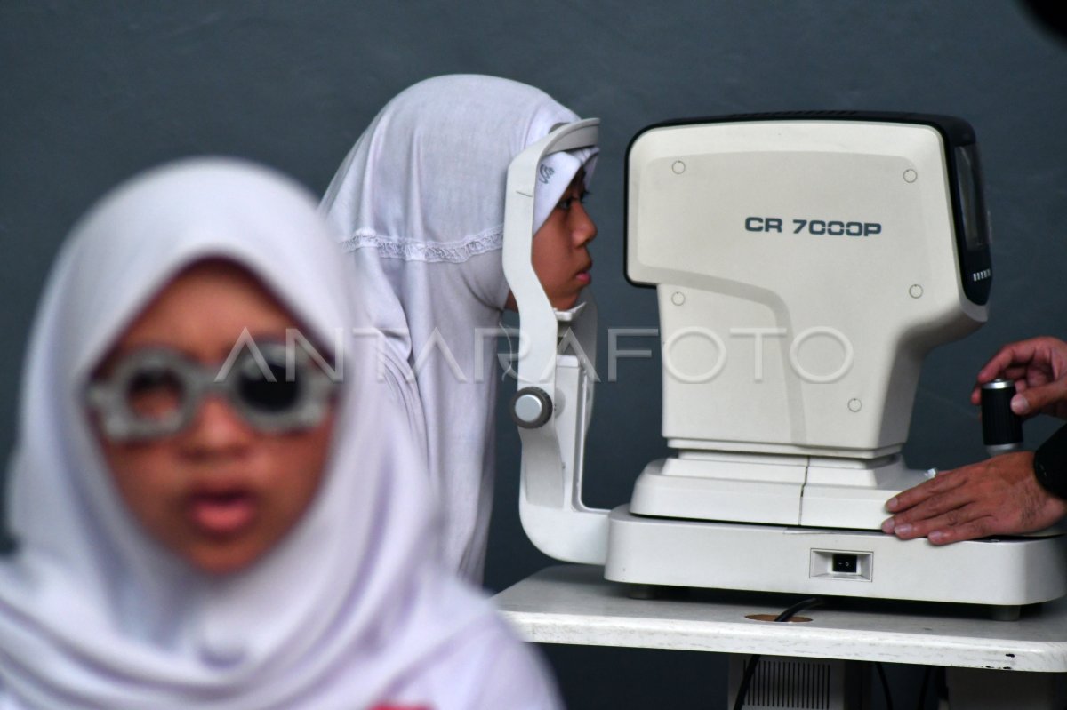 Pemeriksaan kesehatan mata untuk siswa