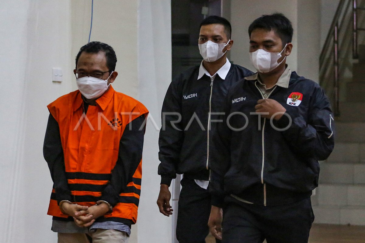 Penahanan Tersangka Kasus Korupsi Anggaran Bansos Beras | ANTARA Foto