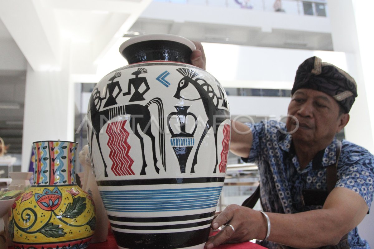 Pameran karya kreatif bertajuk Festival Mbois