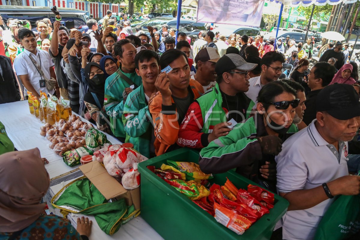 Gerakan pasar murah dan bantuan sosial di Semarang